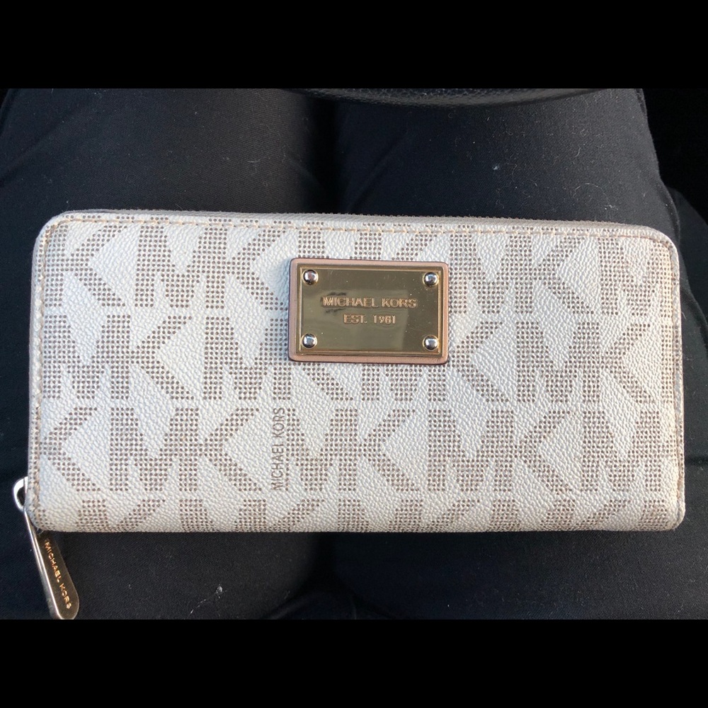 Michael Kors Jet Set wallet